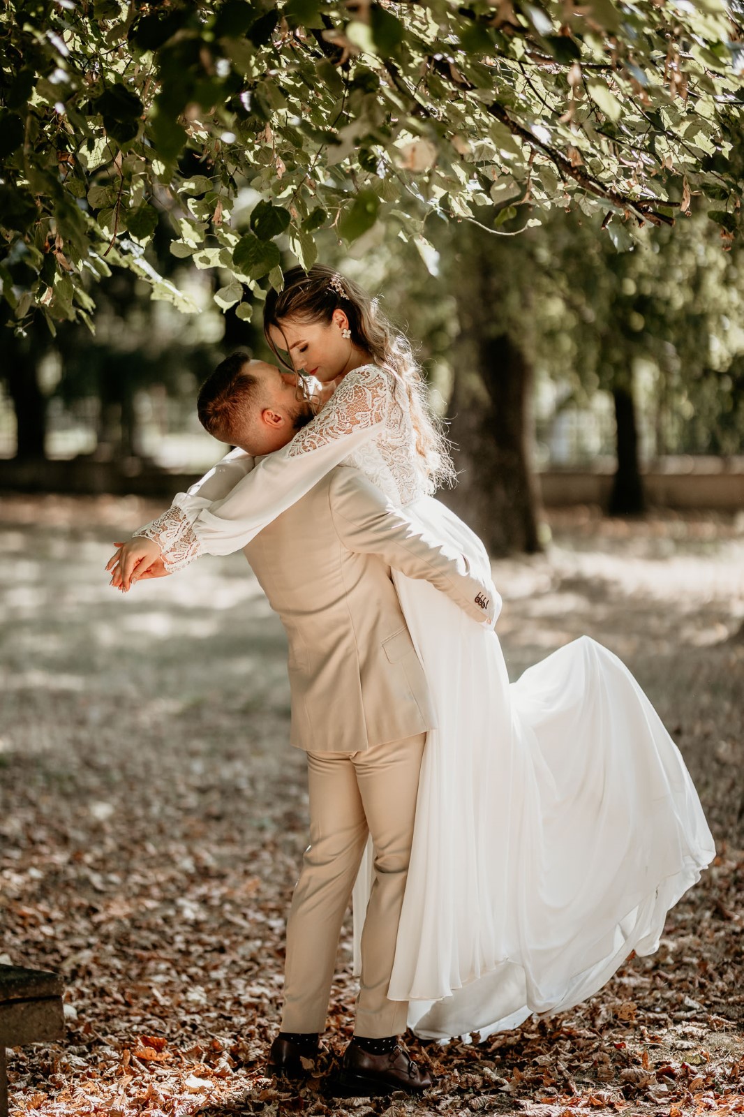 Zlatka & Erik si užívajú svoj veľký deň na fotografii z okolia Novák